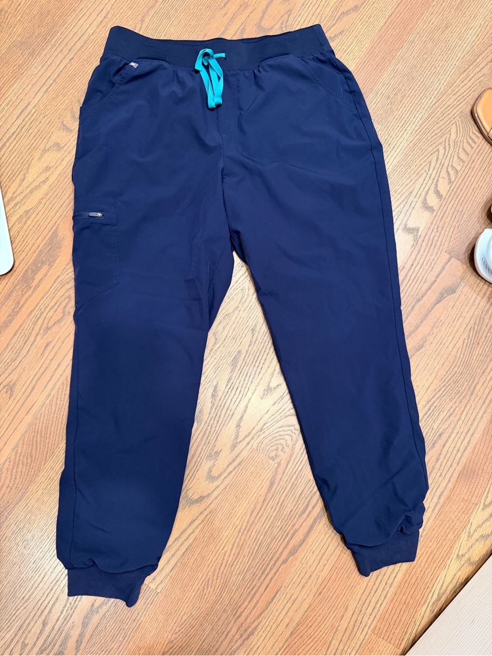 Figs women’s set Navy Joggers with Teal Drawstring